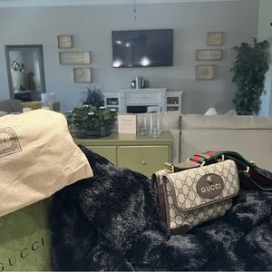 2022 Neo Vintage Messenger Bag-NWT Never carried